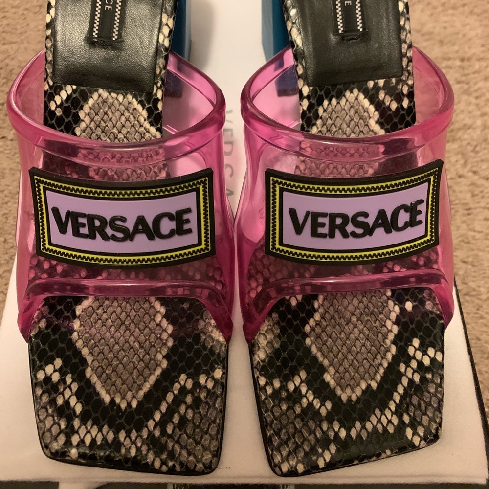 Versace heels !